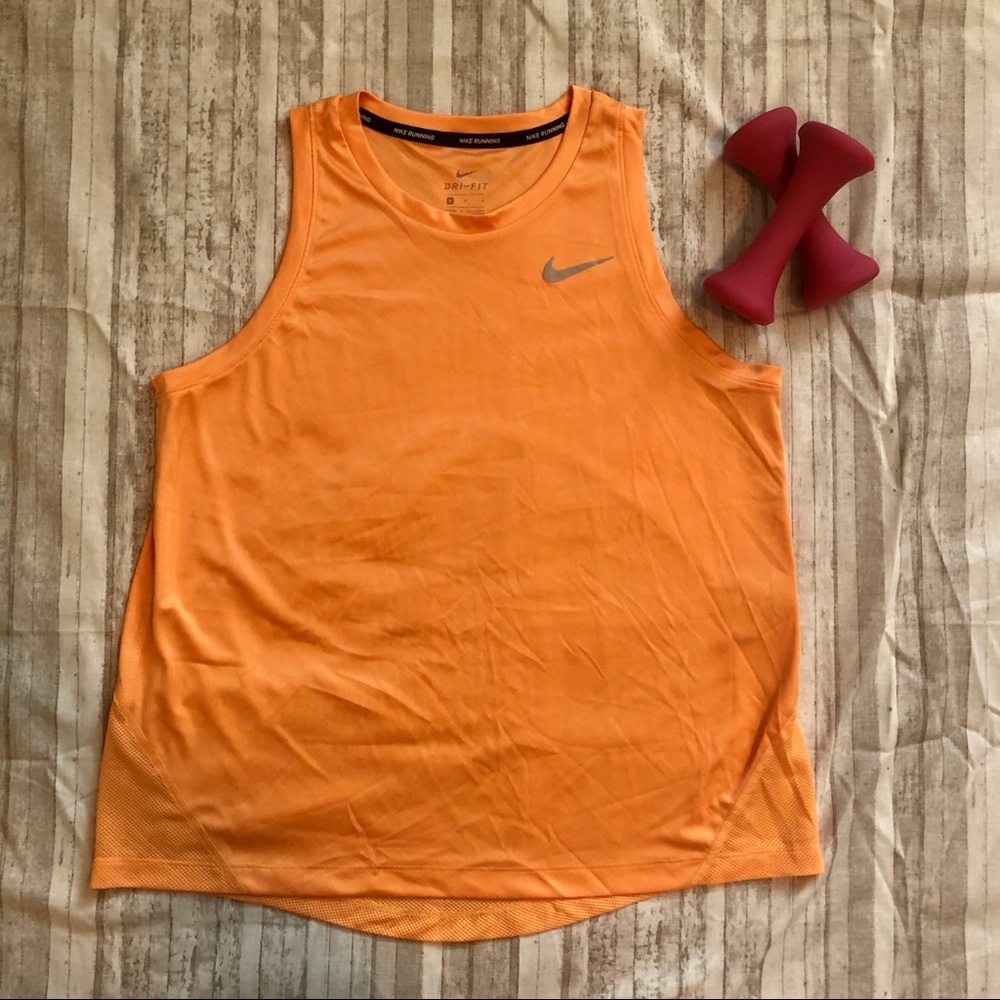 💪🏻 Nike Light Orange Mesh Medium Tank